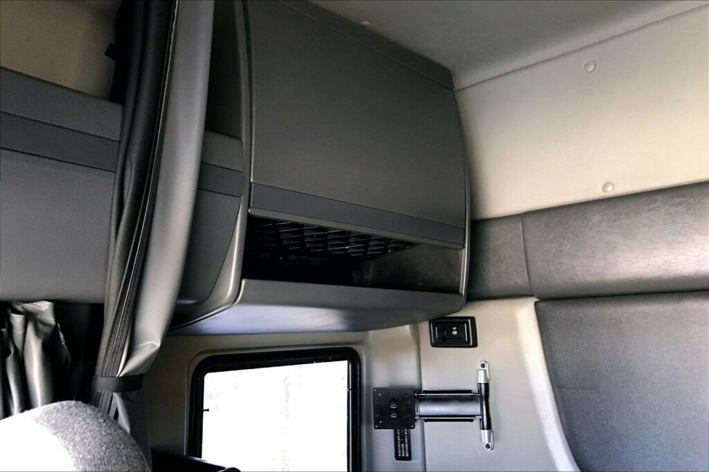 2022 CUM LT625 6×4 Sleeper