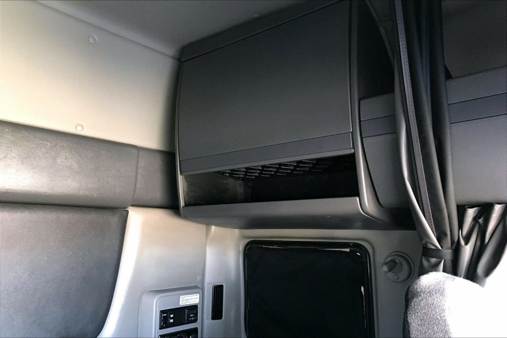 2022 CUM LT625 6×4 Sleeper