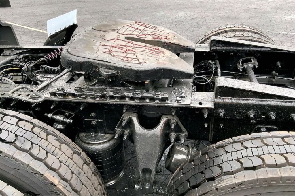 2022 CUM LT625 6×4 Sleeper