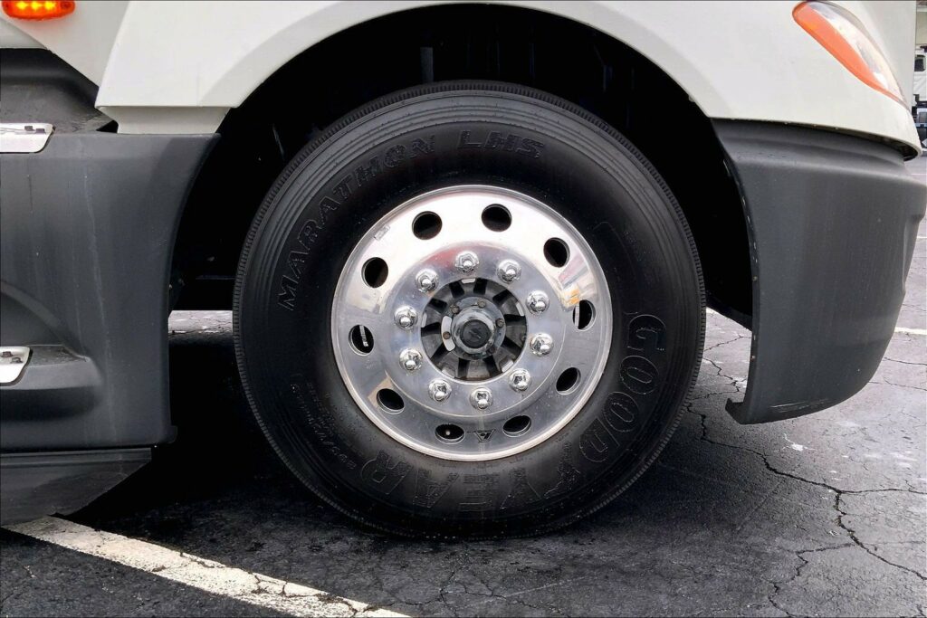 2022 CUM LT625 6×4 Sleeper