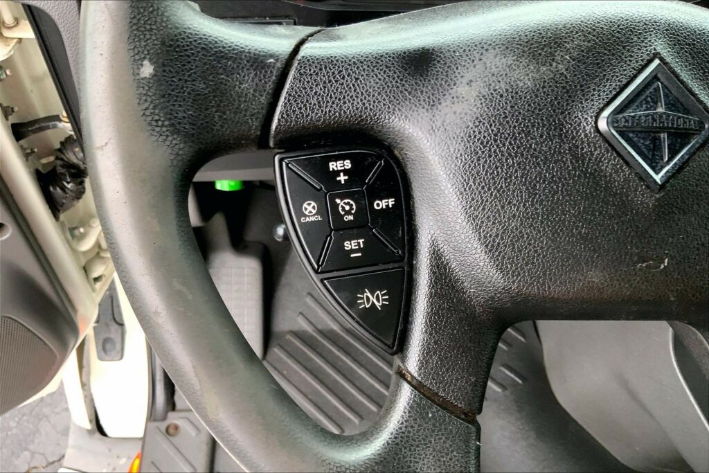 2022 CUM LT625 6×4 Sleeper