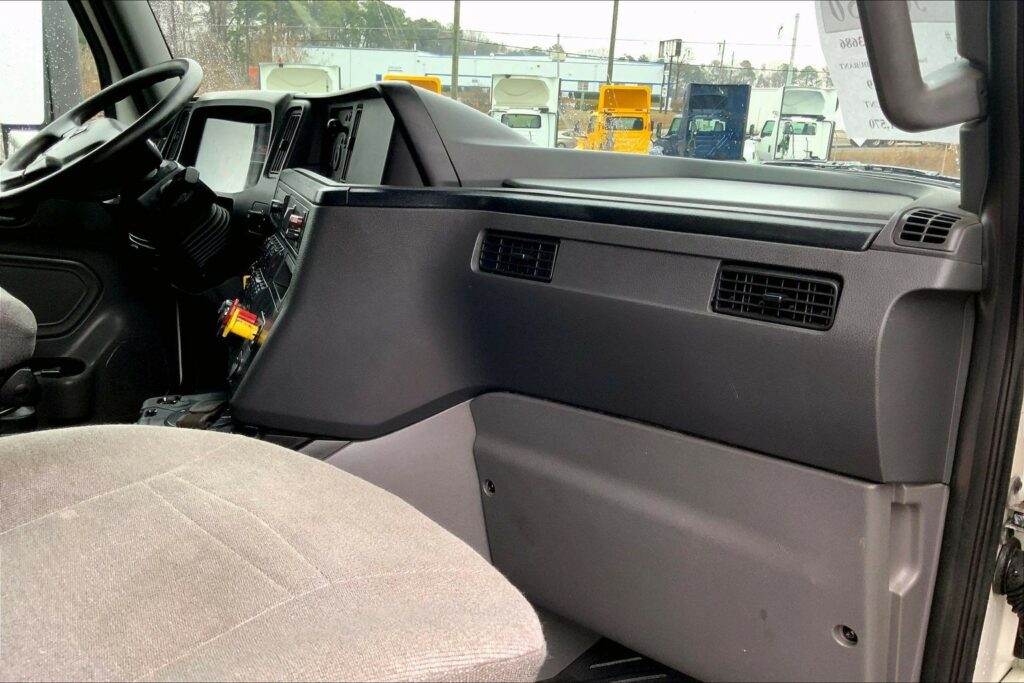 2022 CUM LT625 6×4 Sleeper