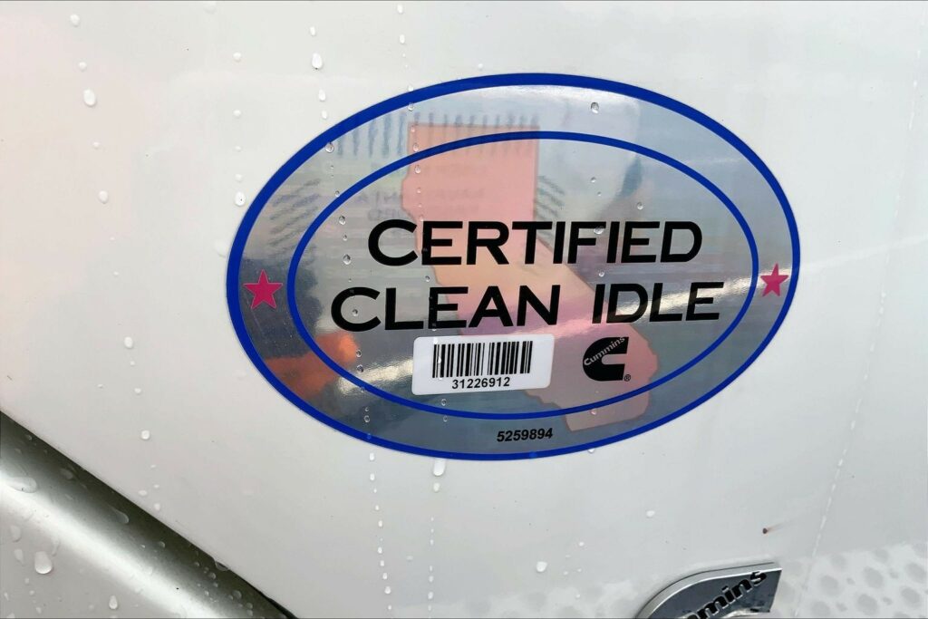 2022 CUM LT625 6×4 Sleeper