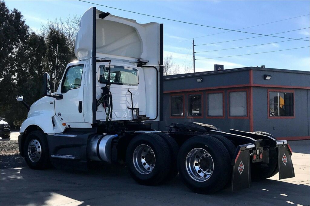 2021 CUM LT625 6×4 Day Cab