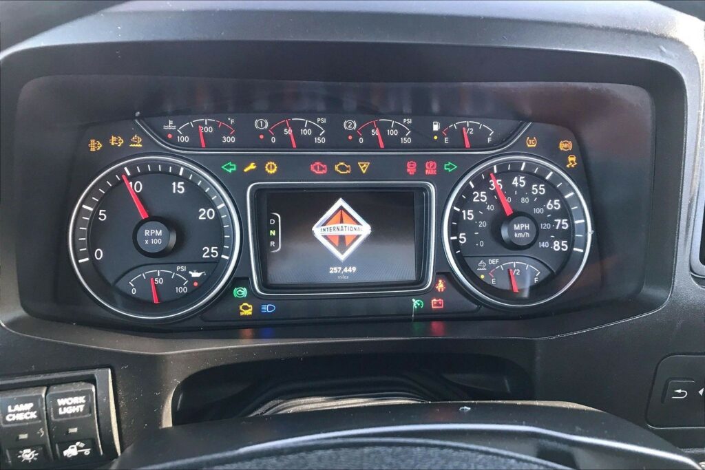 2021 CUM LT625 6×4 Day Cab