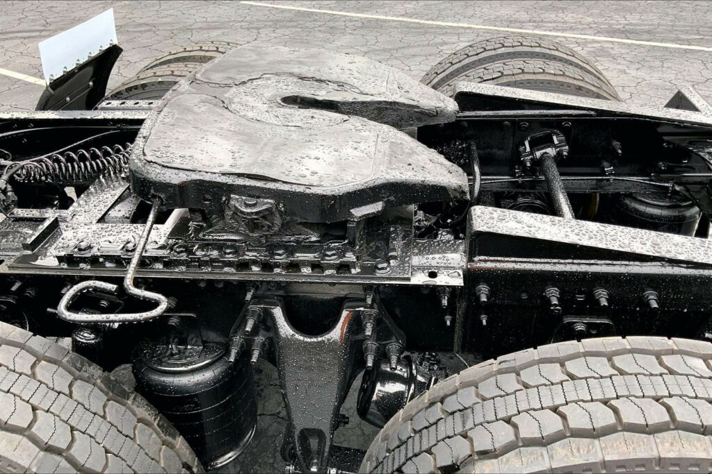 2022 CUM LT625 6×4 Sleeper