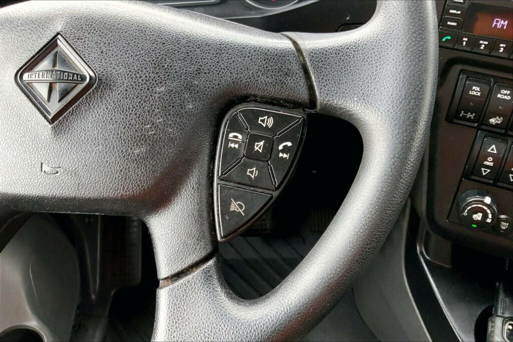 2022 CUM LT625 6×4 Sleeper