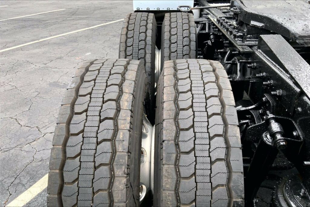 2022 CUM LT625 6×4 Sleeper