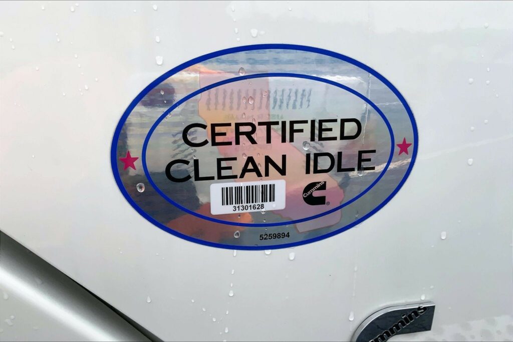 2022 CUM LT625 6×4 Sleeper