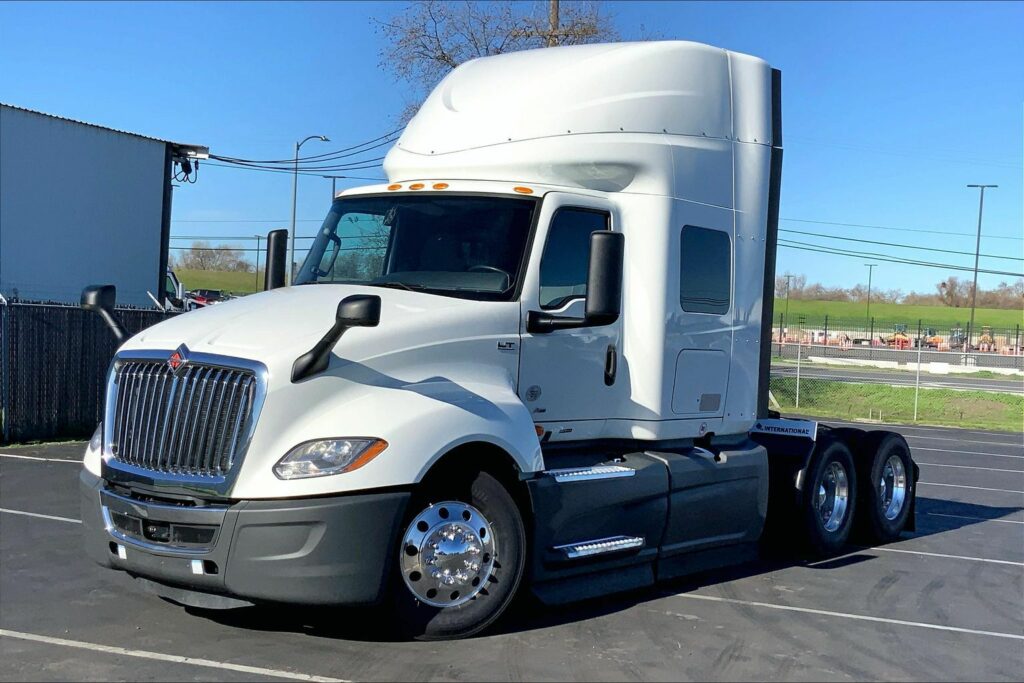 2023 INT LT625 6×4 Sleeper