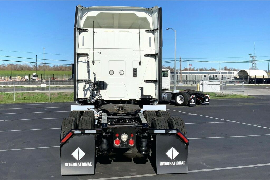 2023 INT LT625 6×4 Sleeper