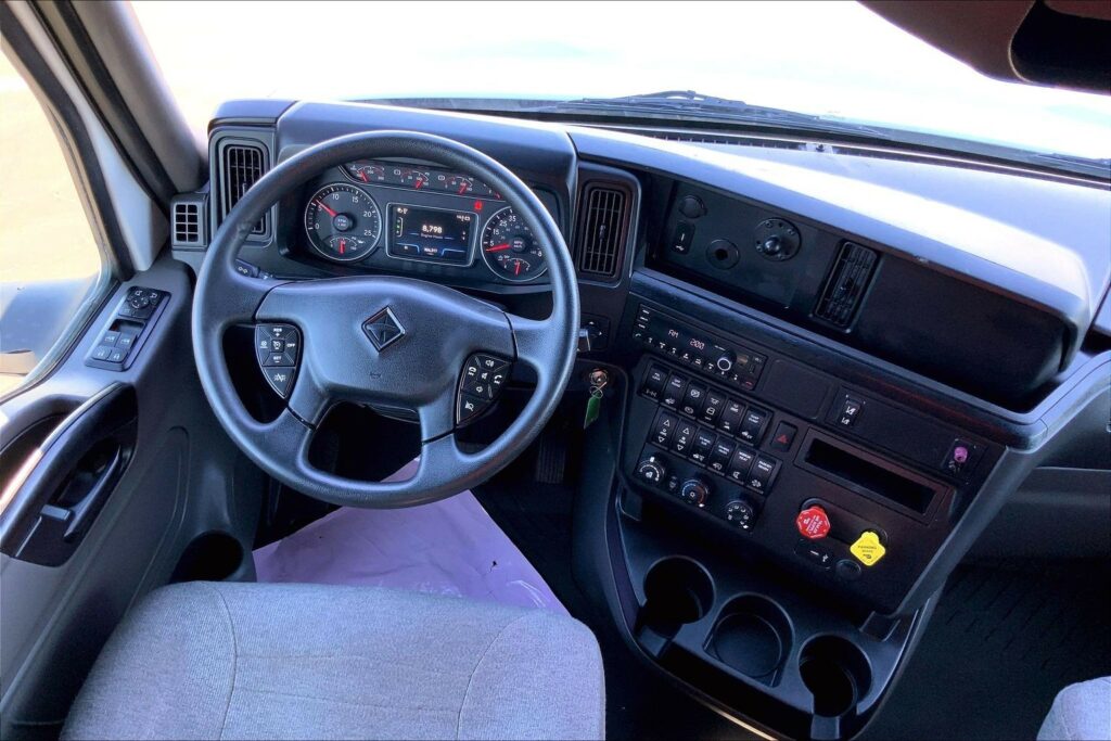 2023 INT LT625 6×4 Sleeper