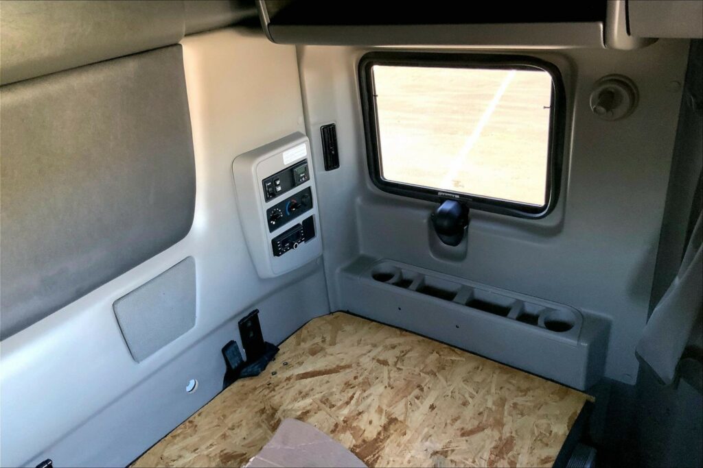 2023 INT LT625 6×4 Sleeper