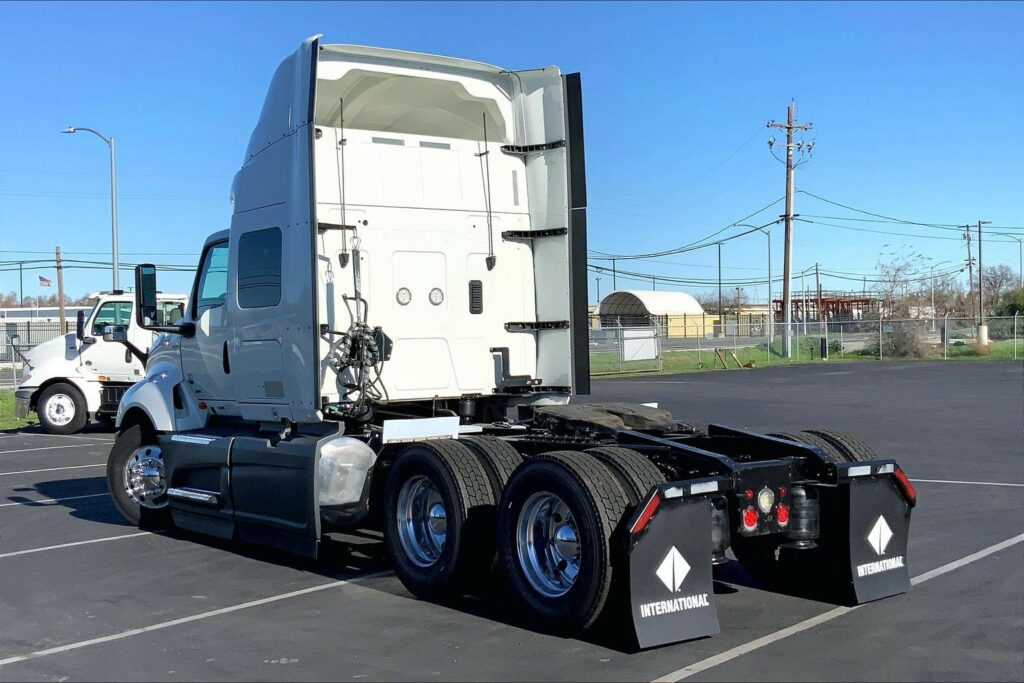 2023 INT LT625 6×4 Sleeper