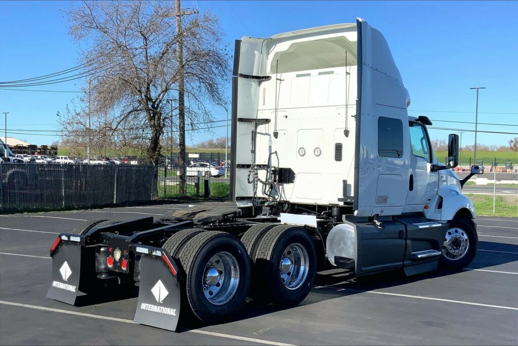 2023 INT LT625 6×4 Sleeper