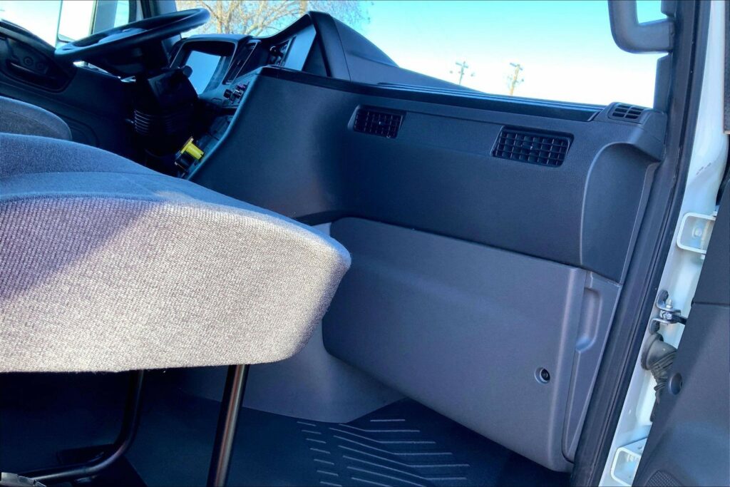 2023 INT LT625 6×4 Sleeper