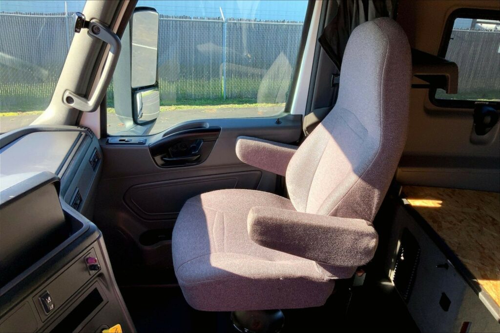 2023 INT LT625 6×4 Sleeper