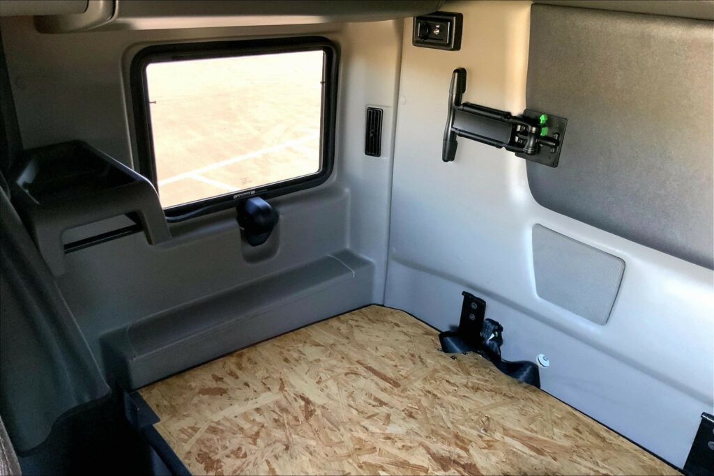 2023 INT LT625 6×4 Sleeper