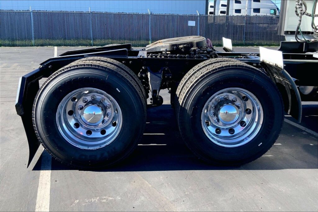 2023 INT LT625 6×4 Sleeper