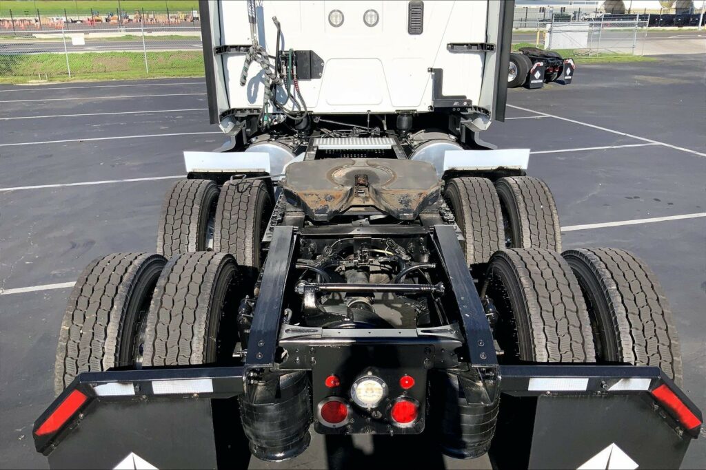 2023 INT LT625 6×4 Sleeper