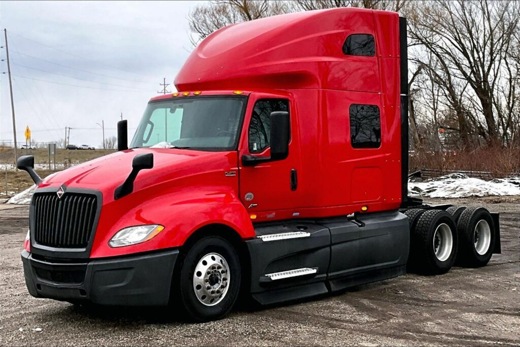 2022 INT LT625 6×4 Sleeper