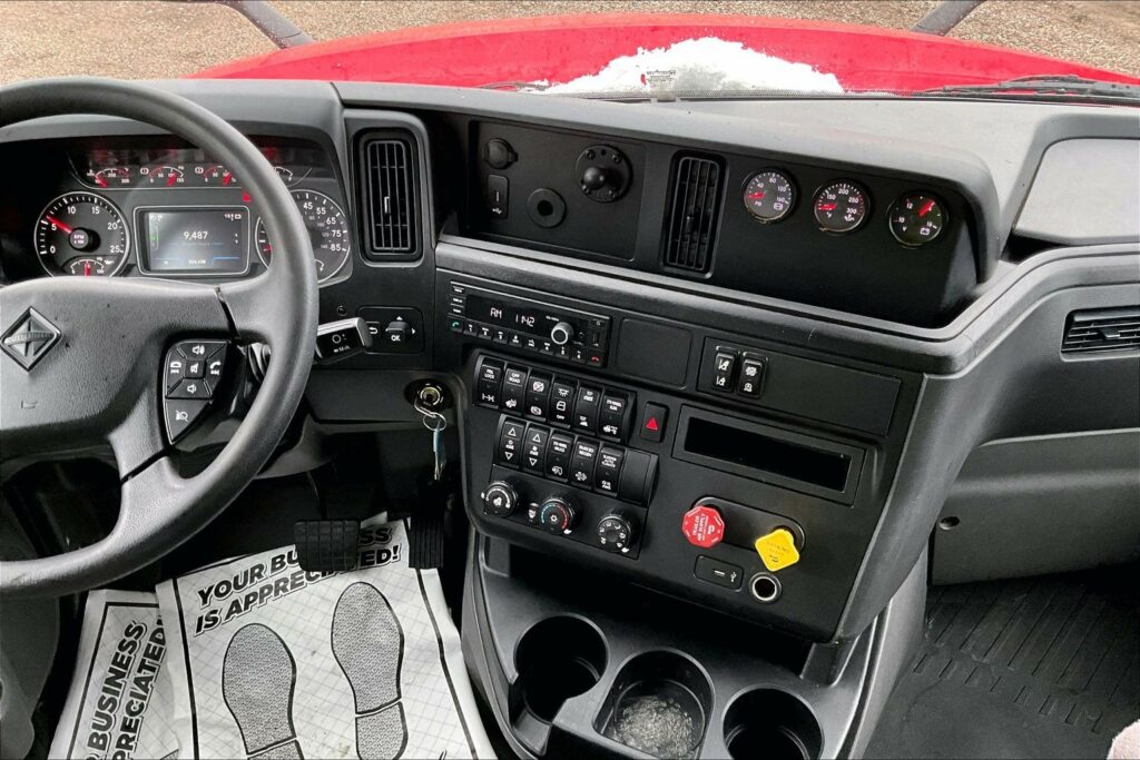 2022 INT LT625 6×4 Sleeper