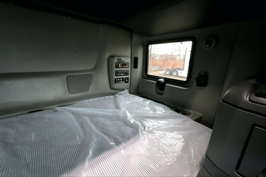 2022 INT LT625 6×4 Sleeper