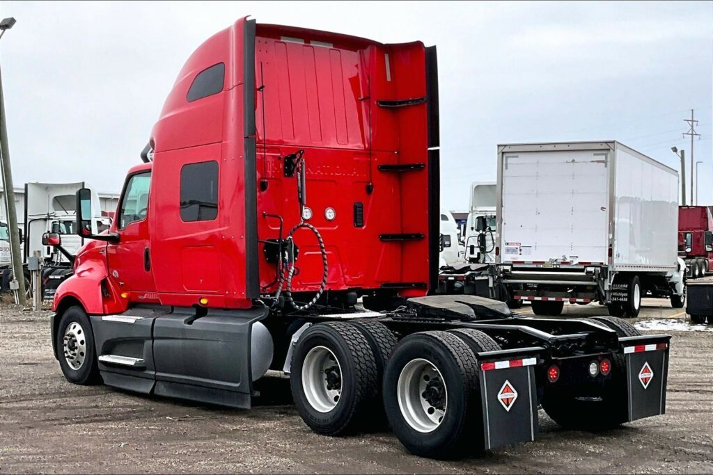 2022 INT LT625 6×4 Sleeper