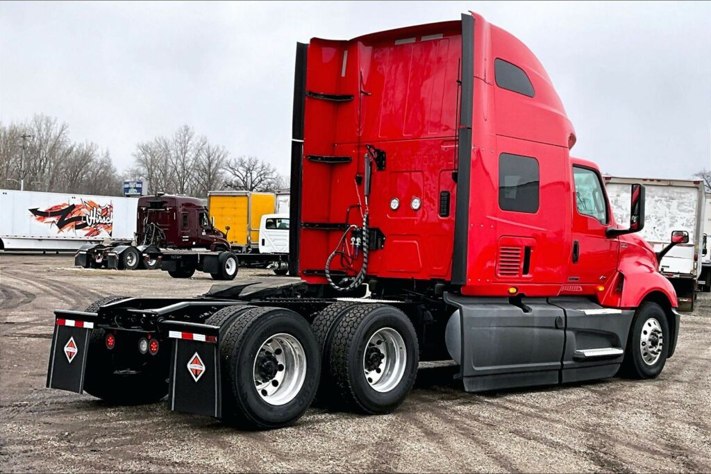 2022 INT LT625 6×4 Sleeper