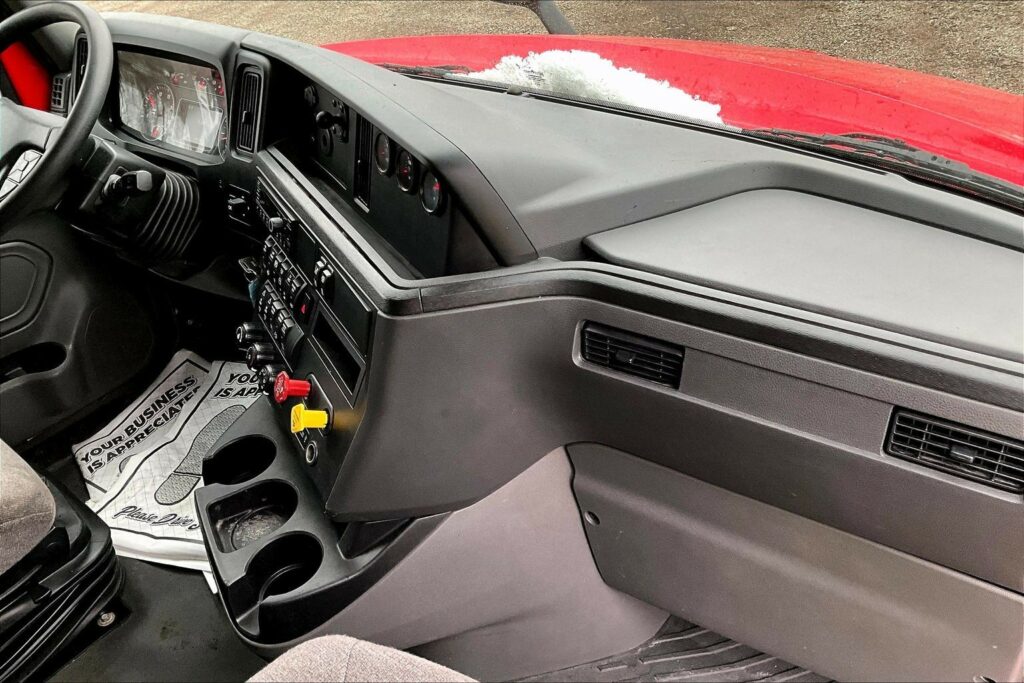 2022 INT LT625 6×4 Sleeper