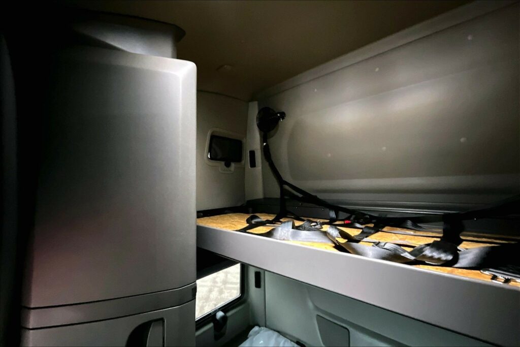 2022 INT LT625 6×4 Sleeper