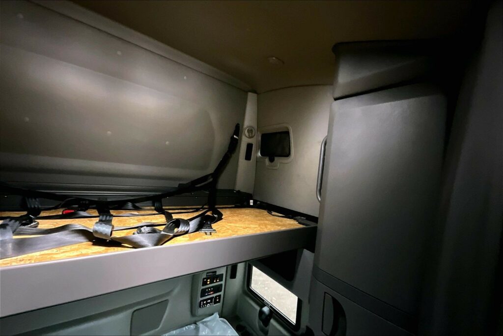 2022 INT LT625 6×4 Sleeper