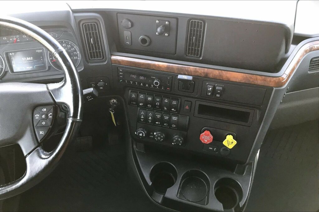 2021 INT LT625 6×4 Sleeper