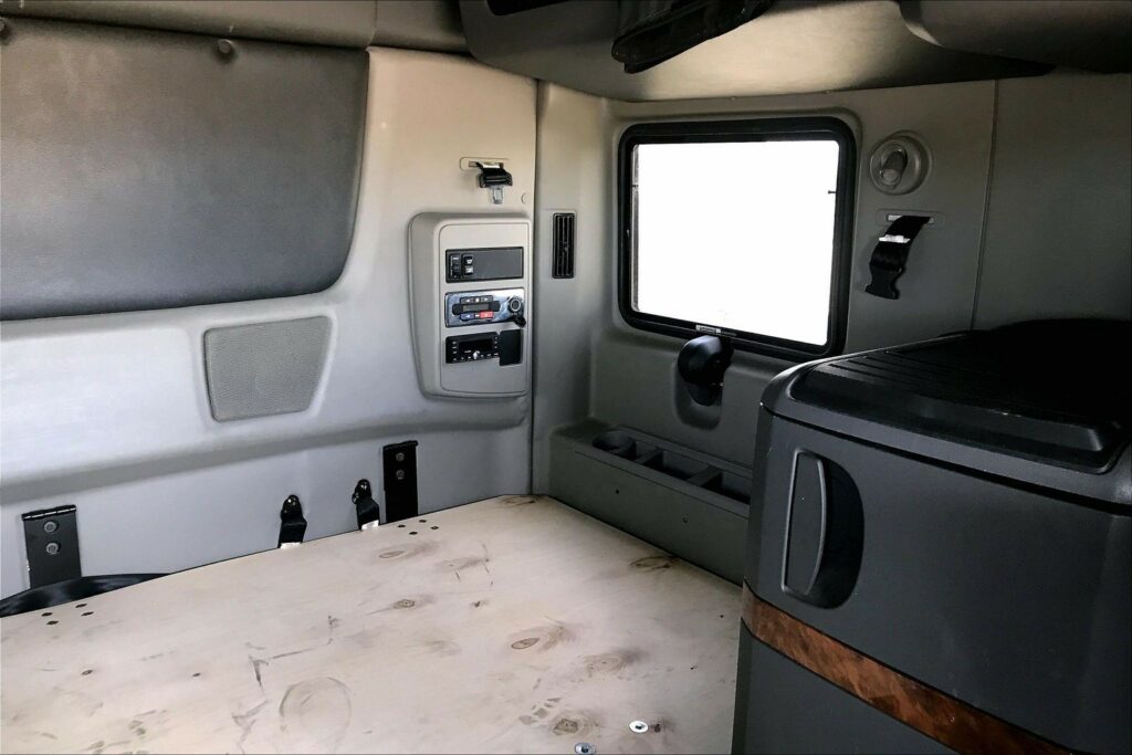 2021 INT LT625 6×4 Sleeper