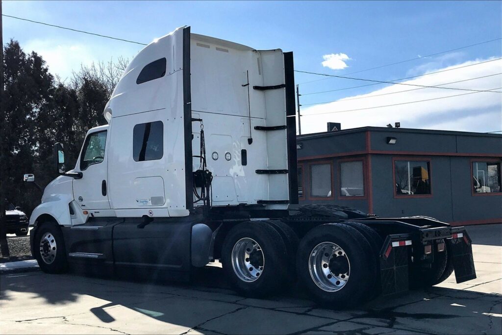 2021 INT LT625 6×4 Sleeper