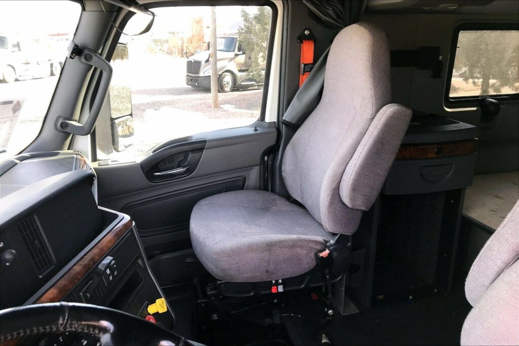 2021 INT LT625 6×4 Sleeper