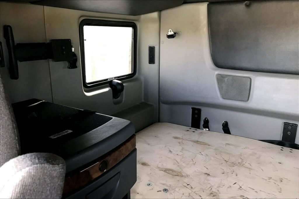 2021 INT LT625 6×4 Sleeper