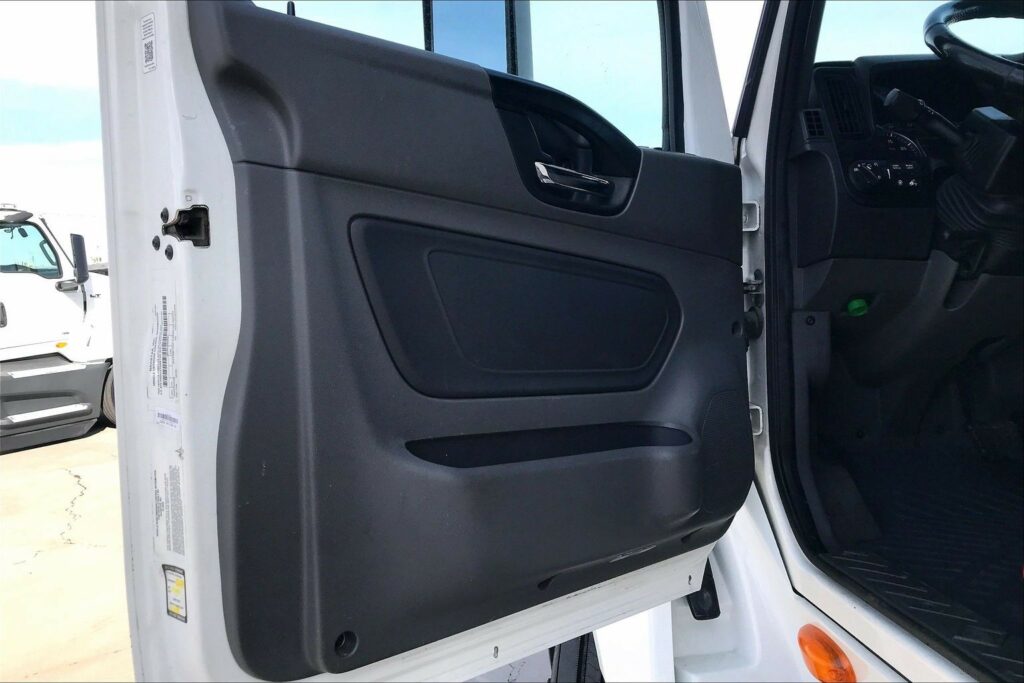 2021 INT LT625 6×4 Sleeper