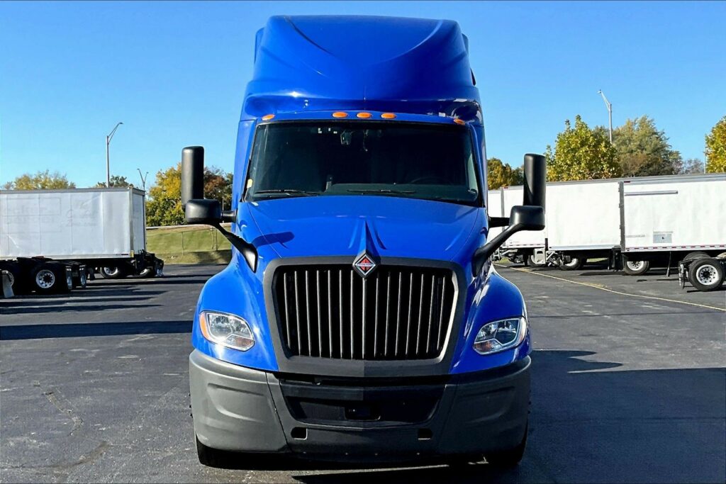 2022 INT LT625 6×4 Sleeper