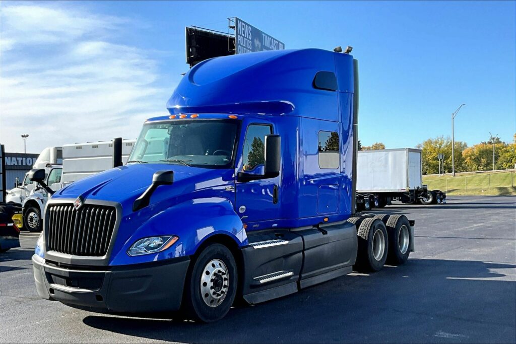 2022 INT LT625 6×4 Sleeper