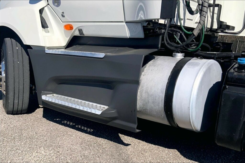 2021 CUM LT625 6×4 Day Cab