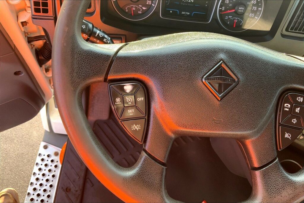 2021 CUM LT625 6×4 Day Cab