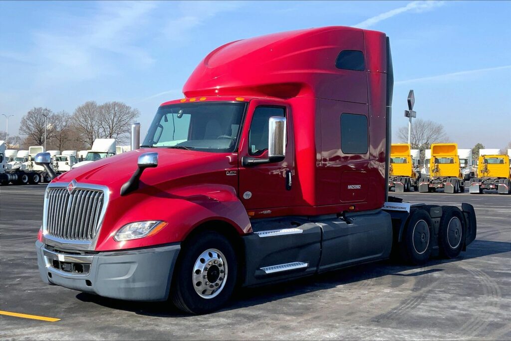 2022 CUM LT625 6×4 Sleeper