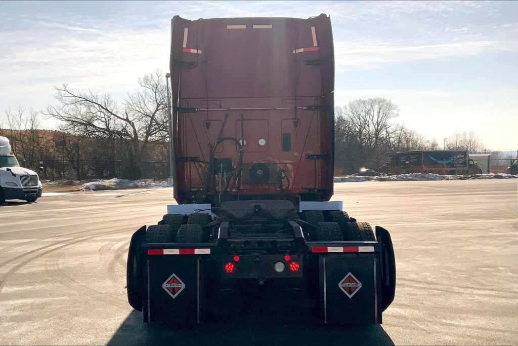 2022 CUM LT625 6×4 Sleeper