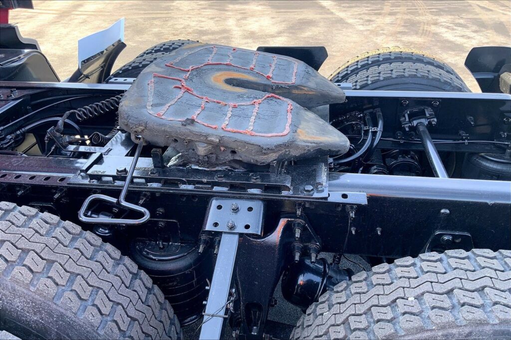 2022 CUM LT625 6×4 Sleeper