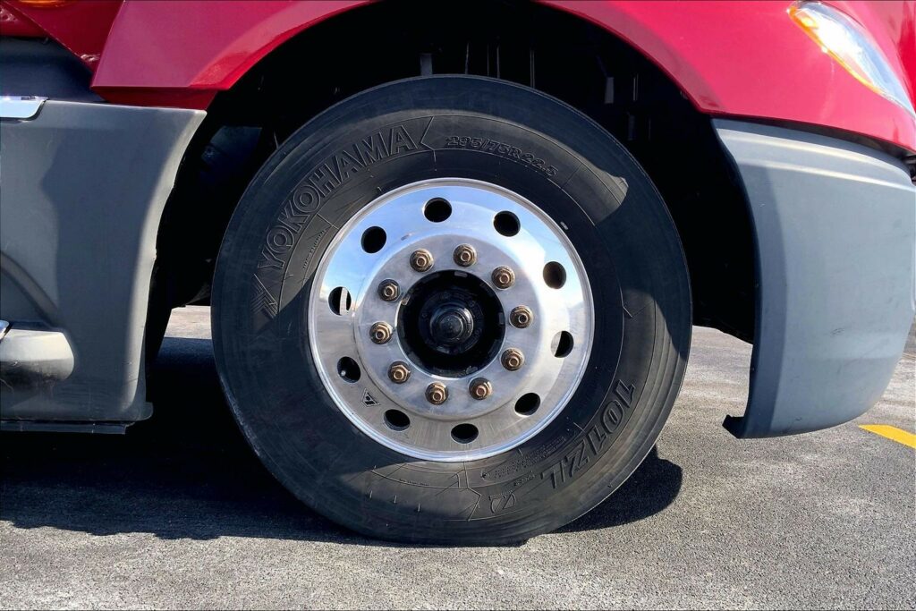 2022 CUM LT625 6×4 Sleeper