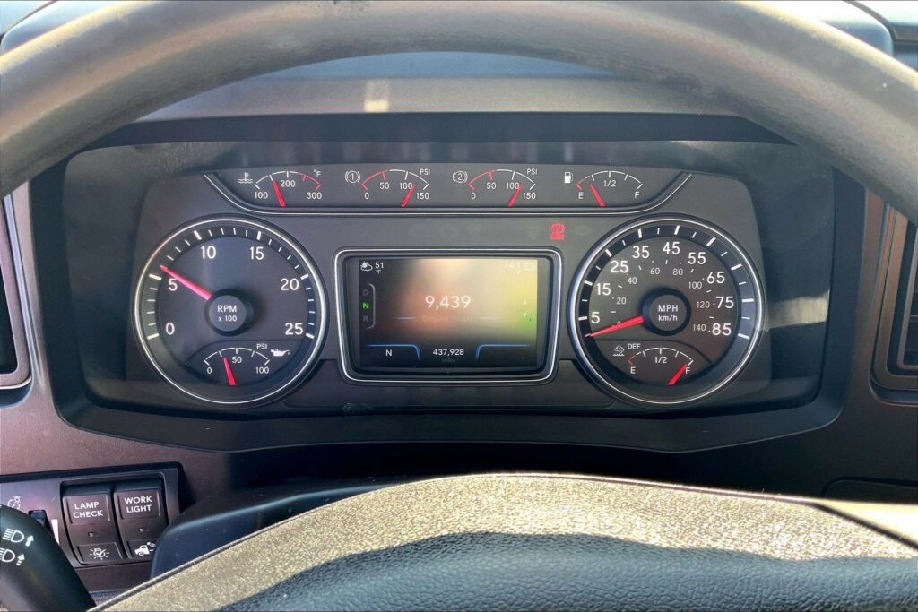 2022 CUM LT625 6×4 Sleeper