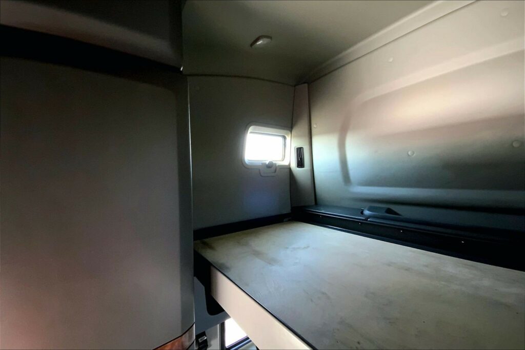 2022 CUM LT625 6×4 Sleeper