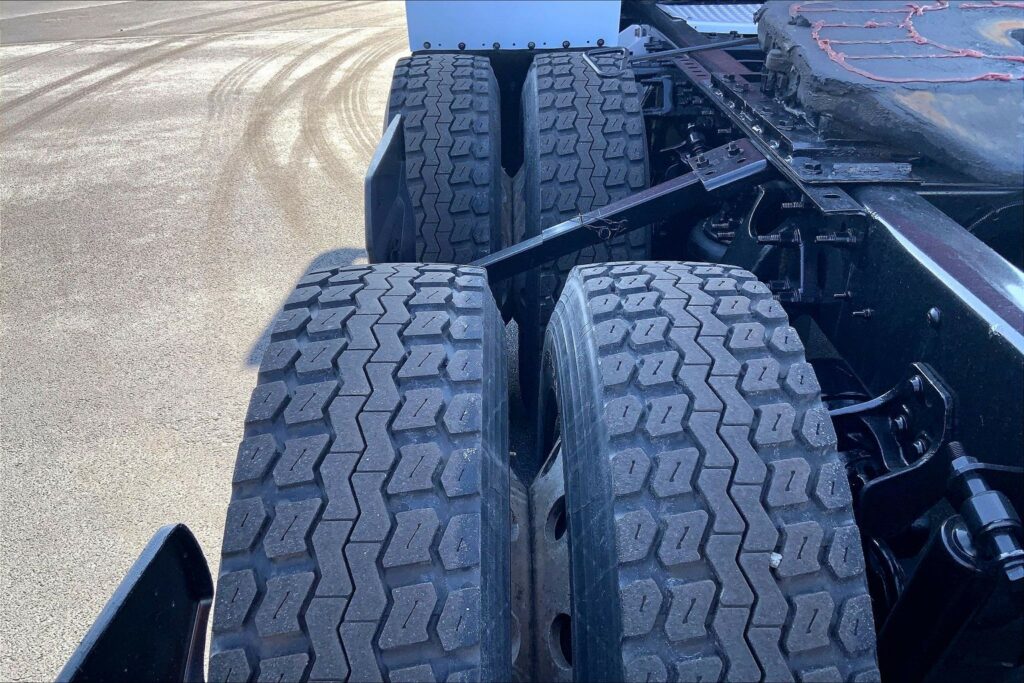 2022 CUM LT625 6×4 Sleeper