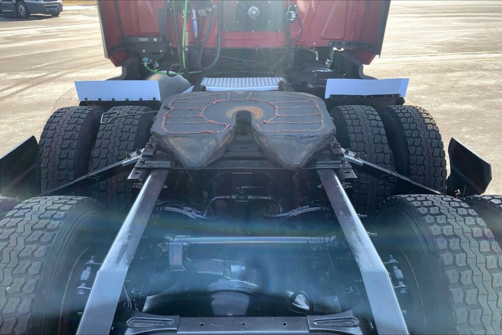 2022 CUM LT625 6×4 Sleeper